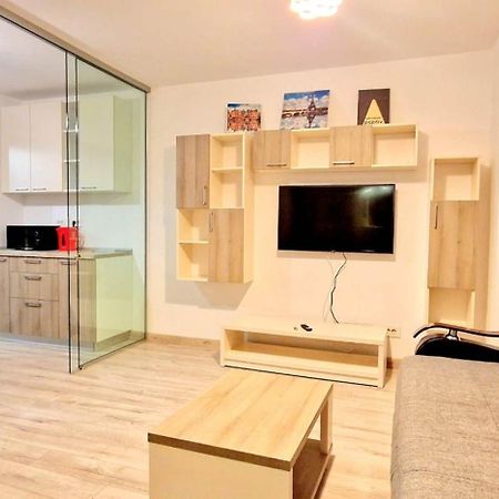 Big & Cosy Apartment With 3 Double Beds & 2 Bathrooms Яш Екстериор снимка