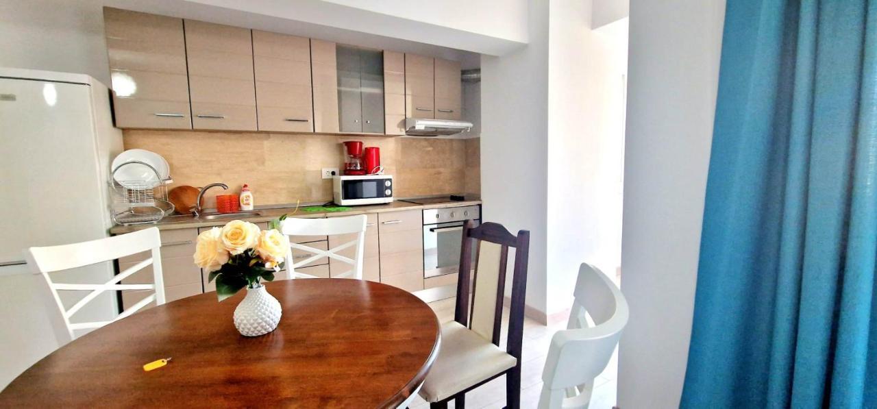 Big & Cosy Apartment With 3 Double Beds & 2 Bathrooms Яш Екстериор снимка